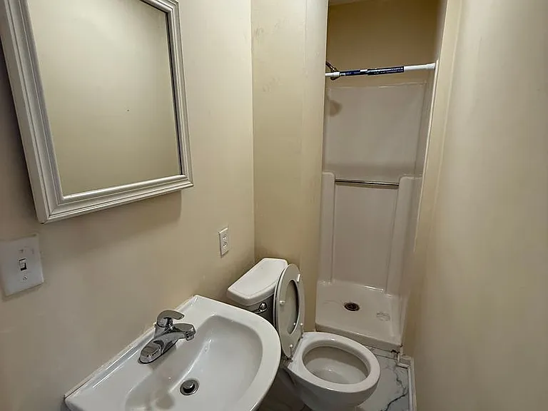 1442 W State St — Photo 9