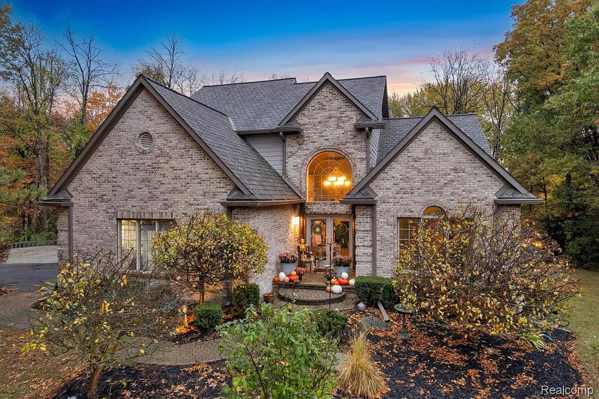 90 Creekwood Dr photo 1