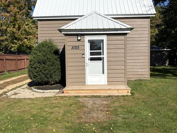 1025 4th Ave SE, Watertown, SD 57201