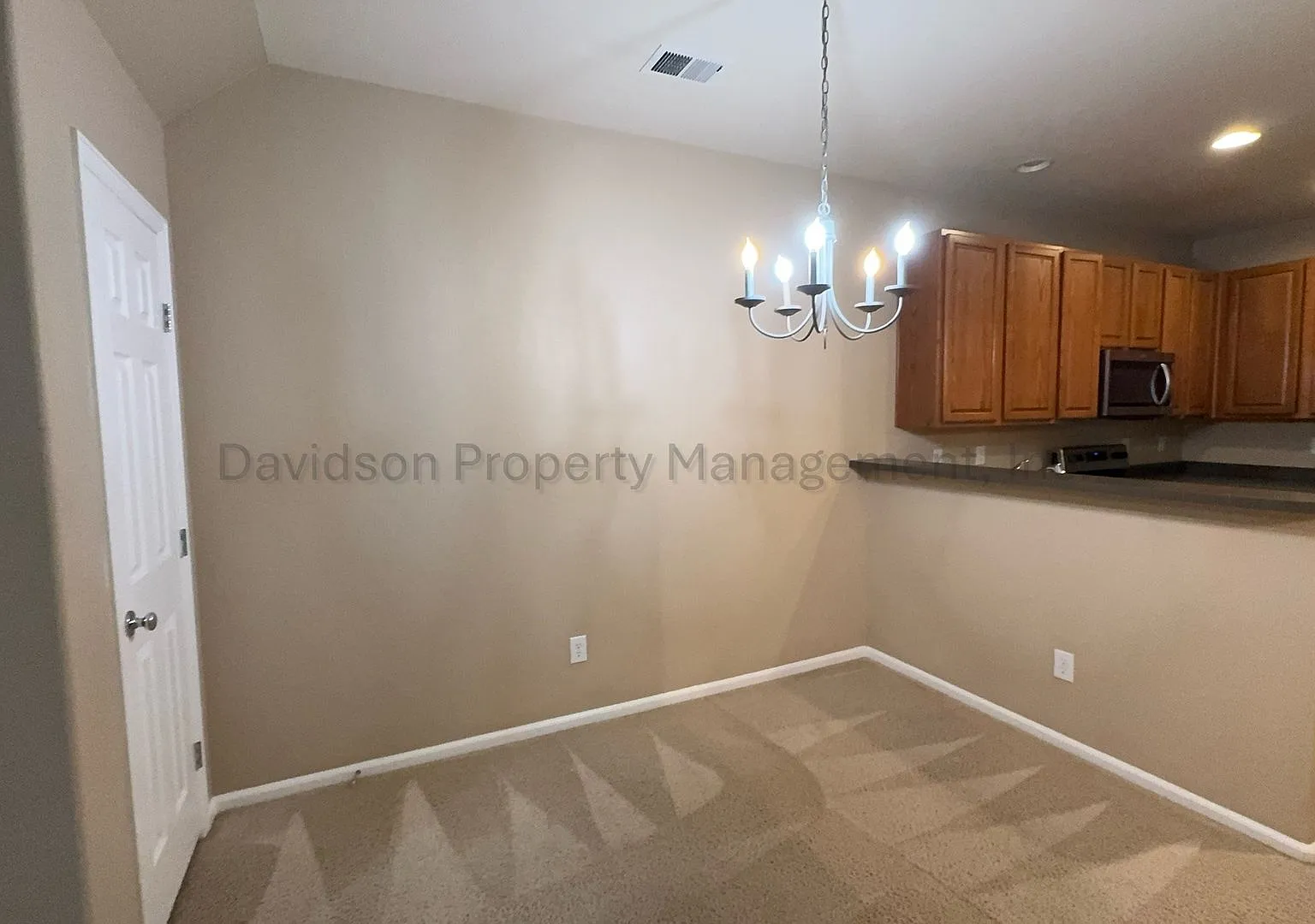 Beautiful 2 Bedroom Townhouse in Southeast Colorado Springs — Photo 4