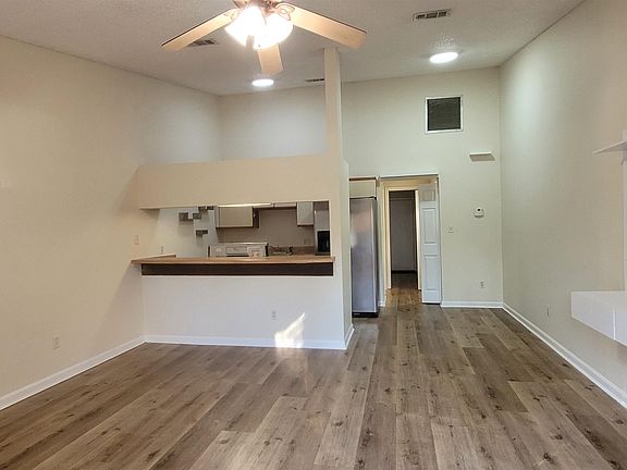 4th image of 2311 Sandpiper St