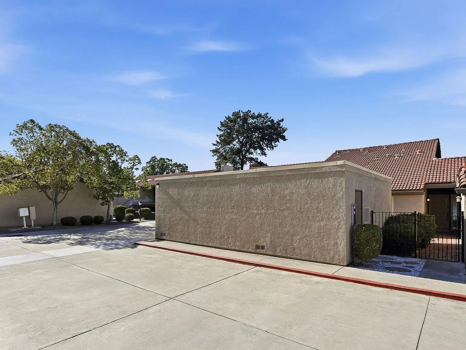 2 bed, 1295 sqft, $3,250 — Photo 1