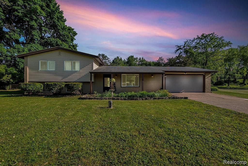6068 Westview Dr, Grand Blanc, MI 48439 Zillow