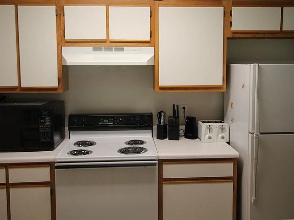 3rd image of 1004 Rockport Dr