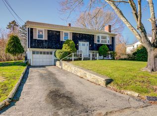 7 Bray Ln, Bristol, RI 02809