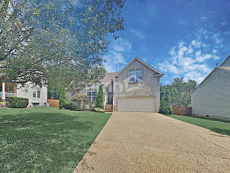 1523 Cardinal Ln — Photo 1