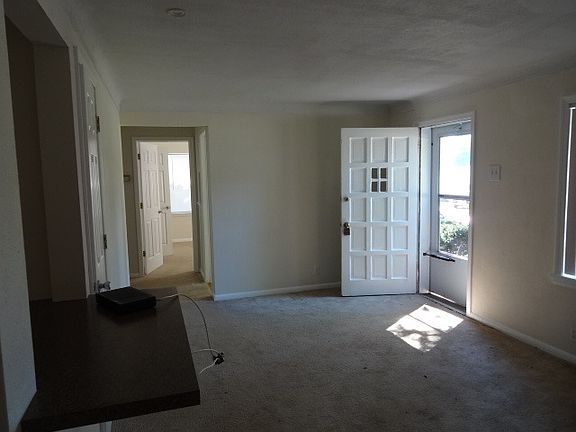 4th image of 201 Hawkesbury Dr