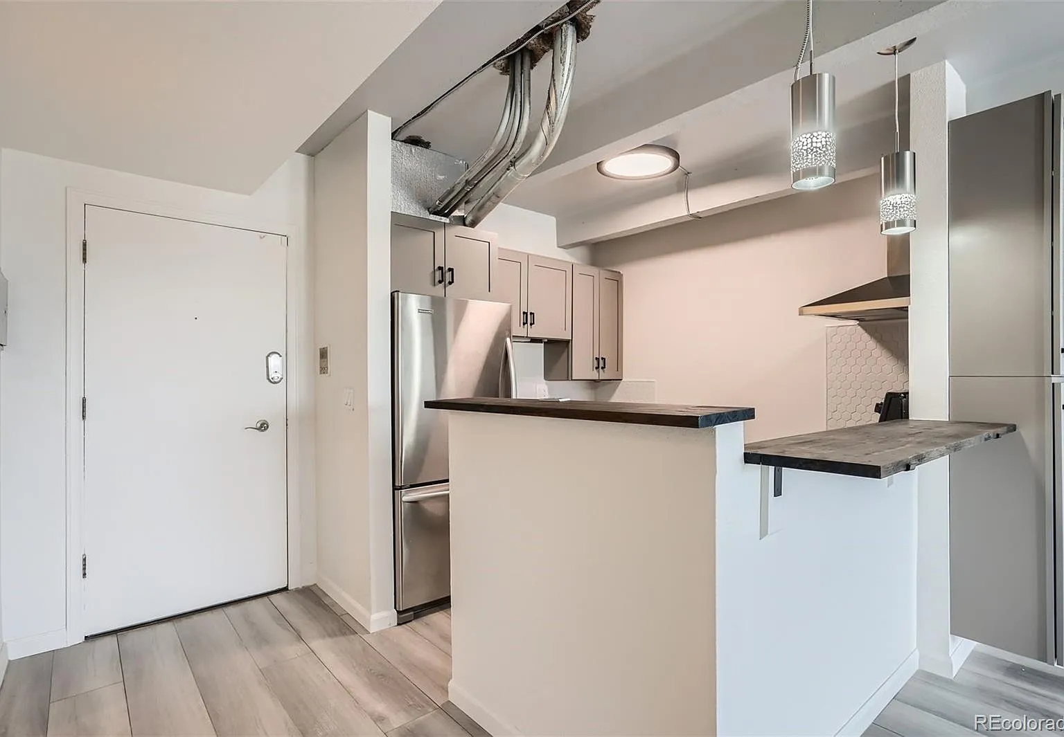 1 bed, 1.0 bath, 705 sqft, $1,595 — Photo 2