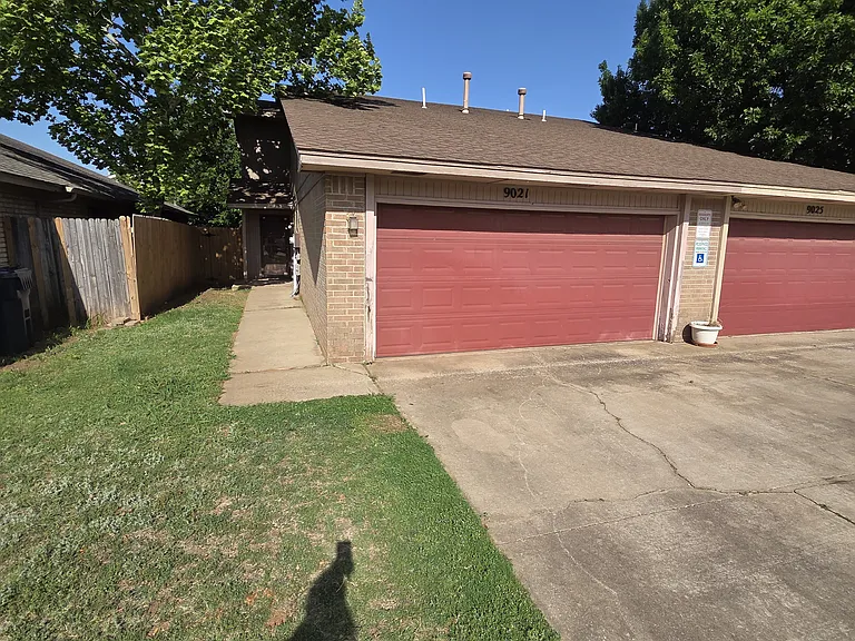 9021 Roxbury Ter — Photo 1