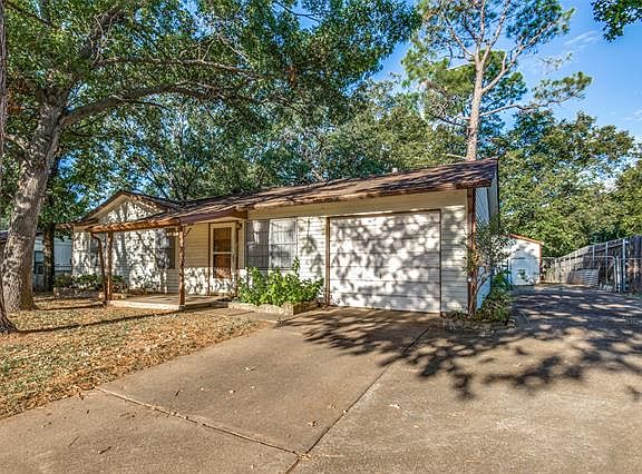 3rd image of 1009 Collin Dr