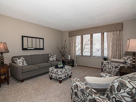 2nd image of 2760 Balboa Dr