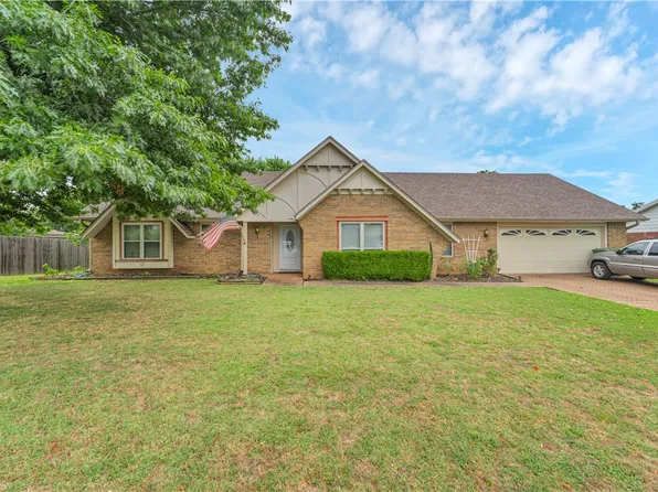 1311 S Countrywood Pl, Rogers, AR 72758