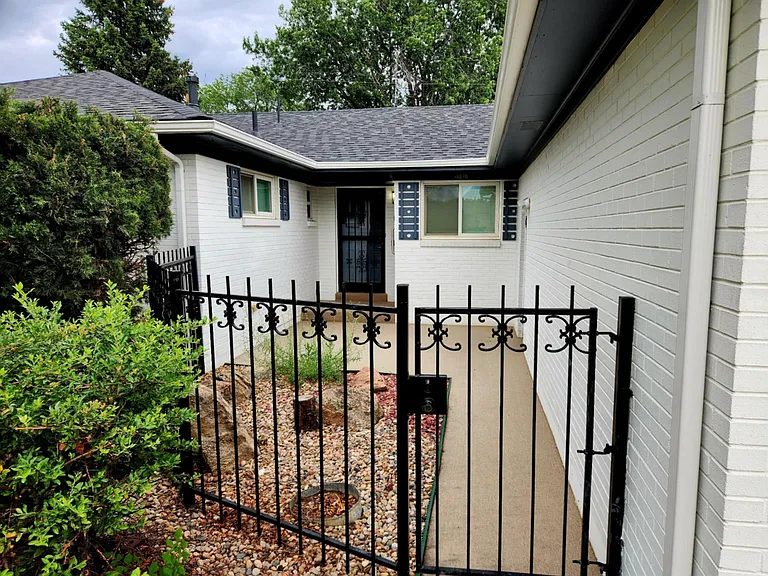 10820 Claire Ln — Photo 3