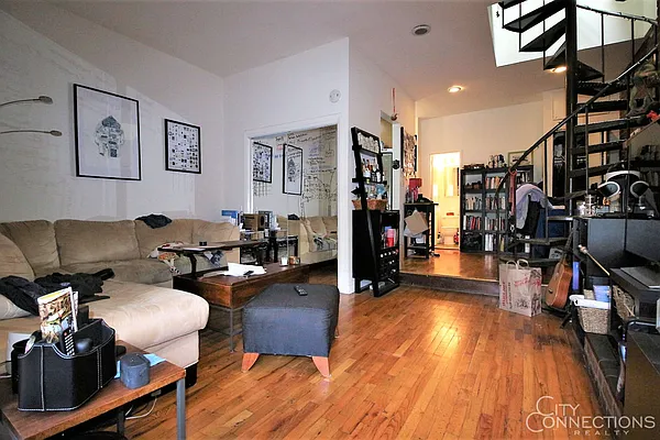 Rented by City Connections Realty | media 15