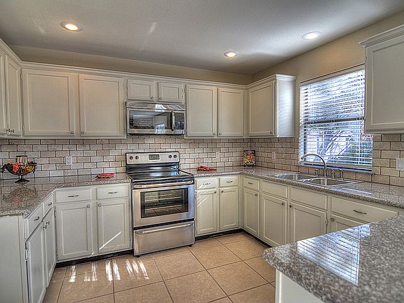 4th image of 1446 Thistlewood Ln