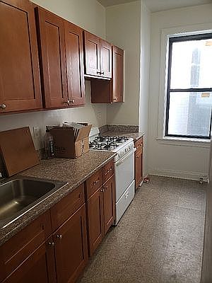 3rd image of 724 E 27th St #67