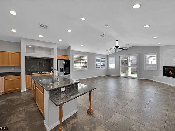 3rd image of 960 Rue Grand Paradis Ln