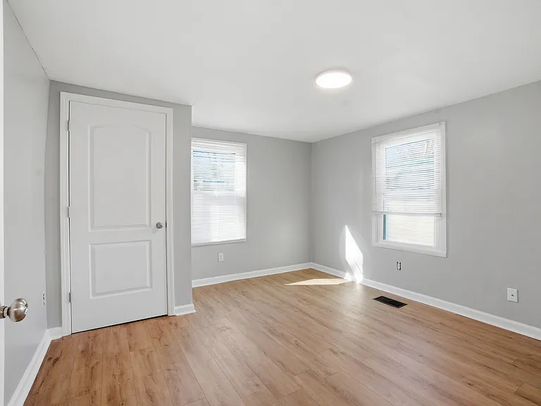 1008 S 45th St — Photo 10