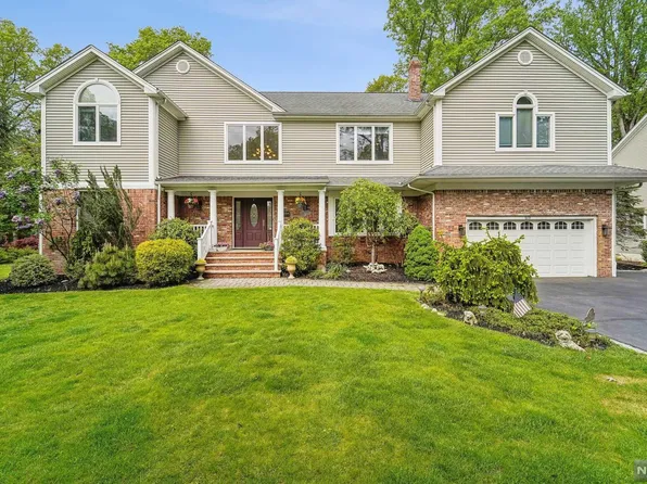 69 Fuhrman Ave, Ramsey, NJ 07446