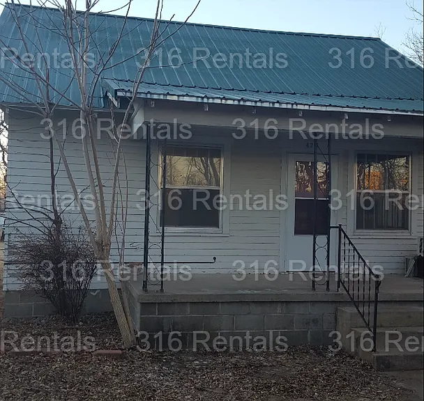 425 SW 3rd St — Photo 8