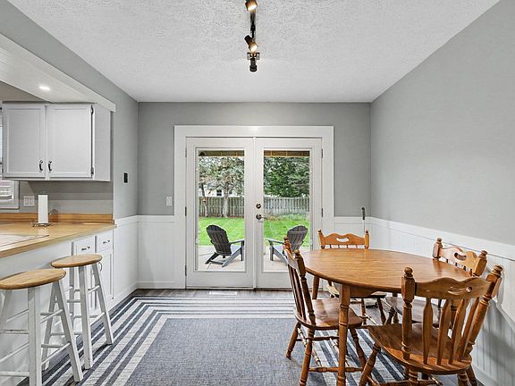 5th image of 5881 Grand Traverse Ln
