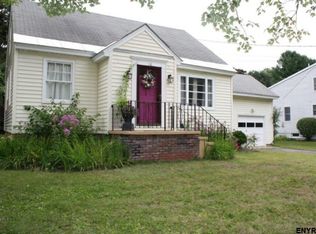 16 Englehart Dr, Glenville, NY 12302