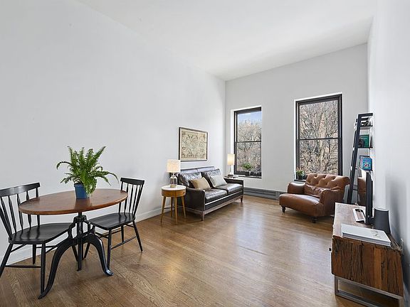 3rd image of 422 W 20th St APT 5C