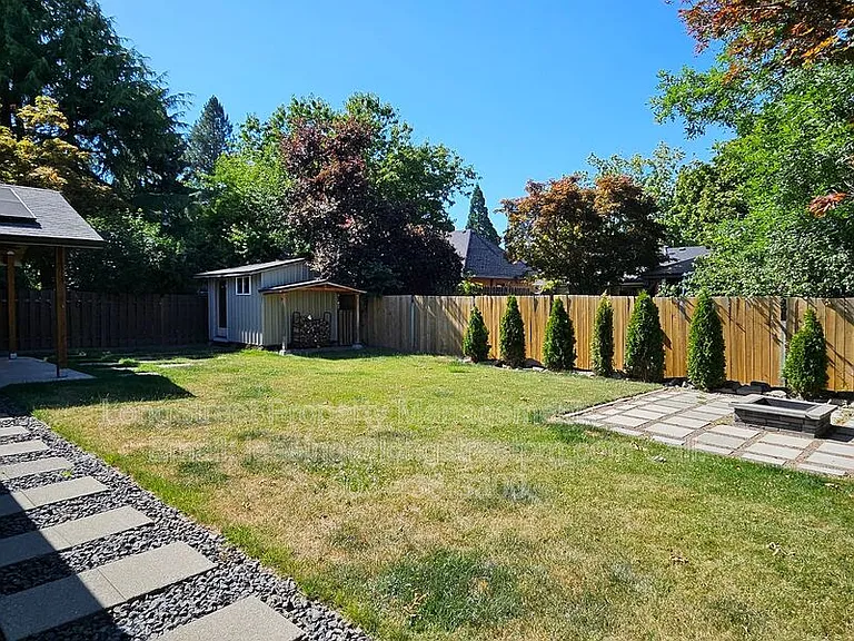 8645 SW Avery St — Photo 2