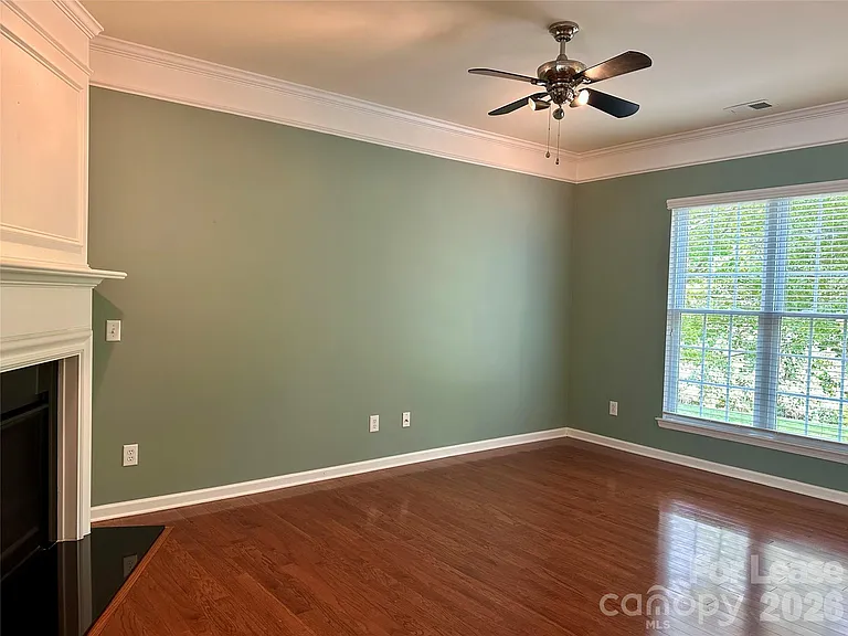 1104 Drayton Ct — Photo 6