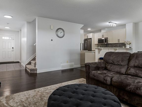 4th image of 5112 1a Ave SW
