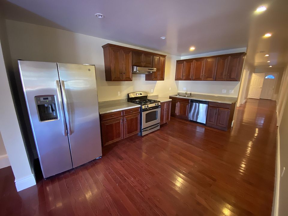 1st image of 25 Baker St #1