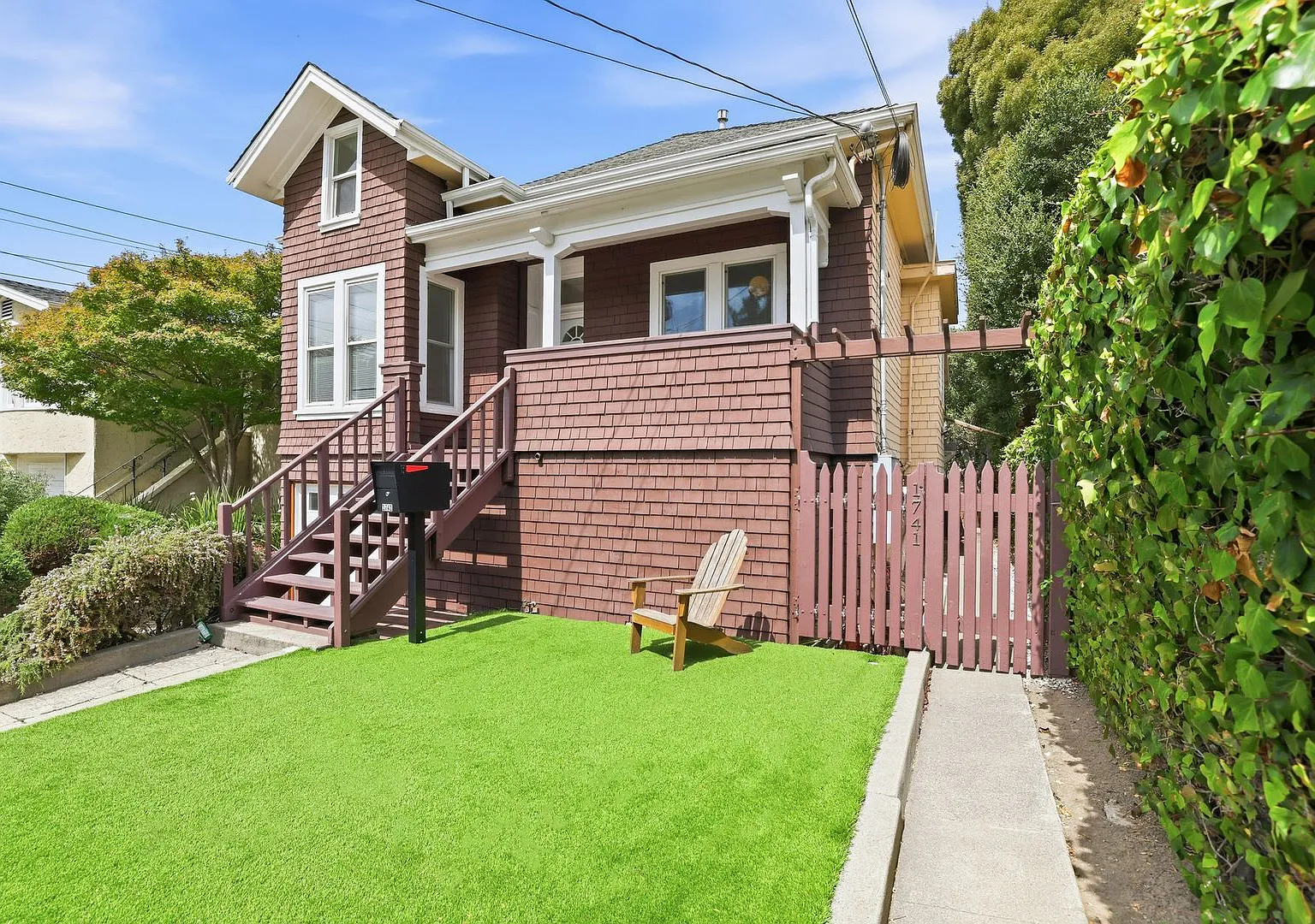 Beautiful 3 Bedroom Northbrae Front House Available! — Photo 2