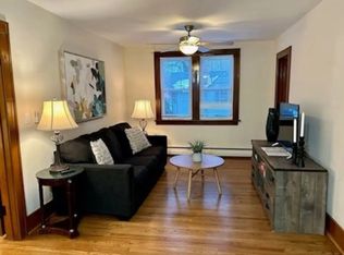 327 2nd St APT 2, Libertyville, IL