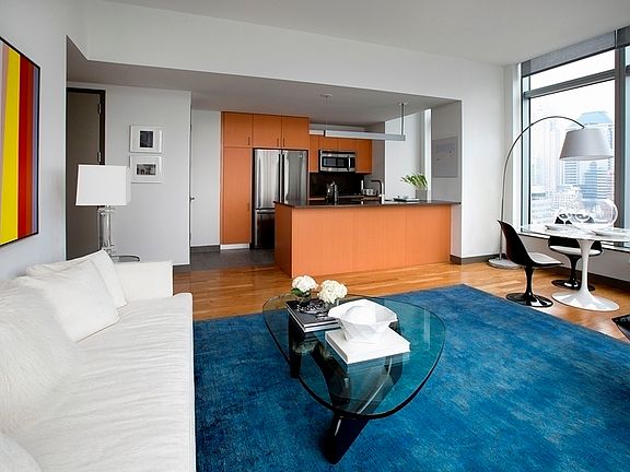 5th image of 8 Spruce St APT 16R