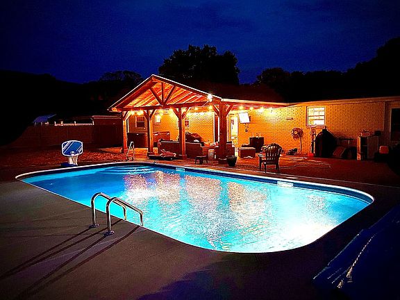 2nd image of 107 Wyandotte Dr