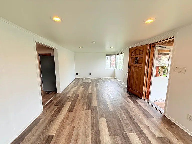 3239 39th Ave SW — Photo 4