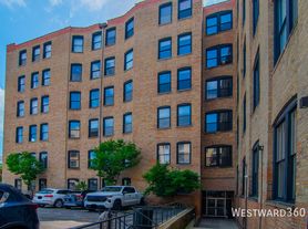 525 N Halsted St