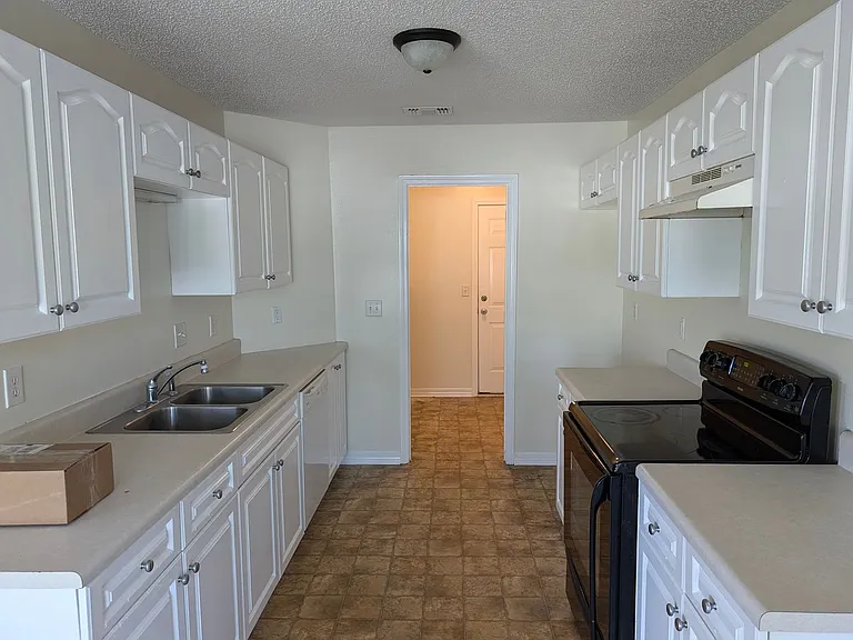 223 Tiffot Ct — Photo 7