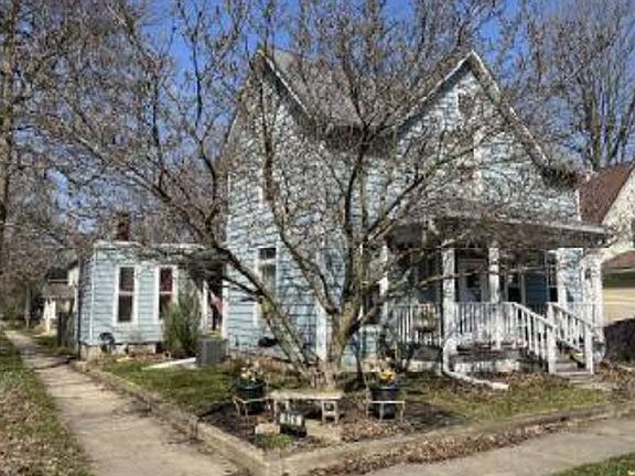 2nd image of 826 Jefferson St