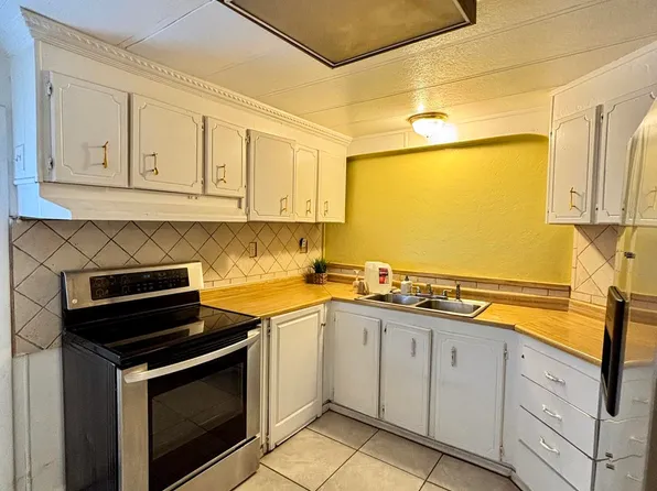 5207 N Black Canyon Highway #18, Phoenix, AZ 85015