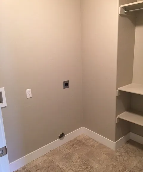 576 N 220 E — Photo 12