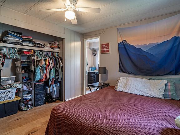 4th image of 703 E Travois