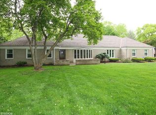 6904 W 67th St, Overland Park, KS 66202