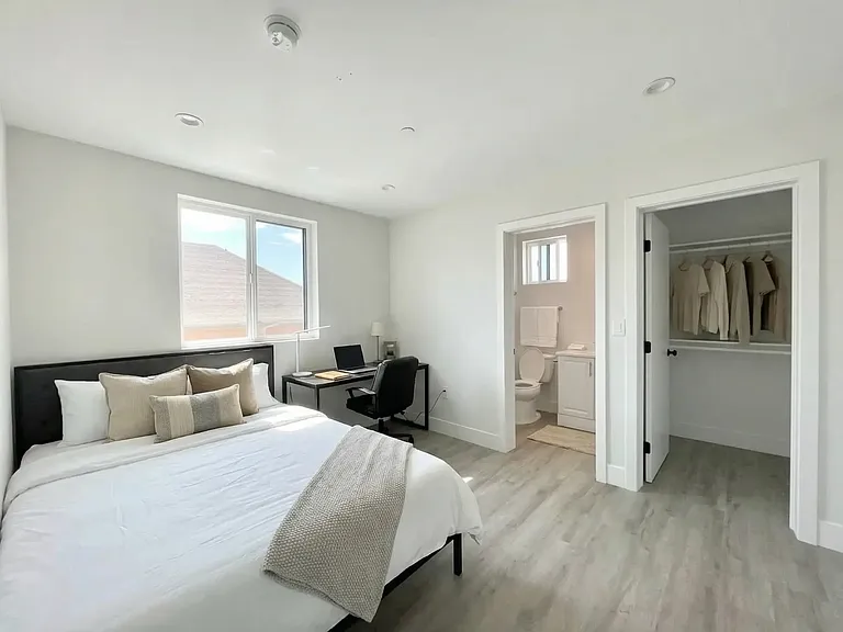 1299 W 36th St - USC DPS — Photo 8