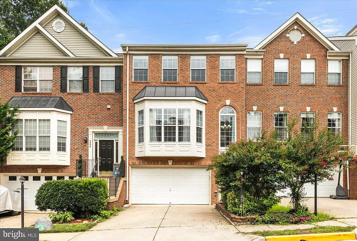3 bed, 3.5 bath, 2452 sqft, $3,600 — Photo 1