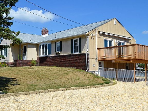 3rd image of 38 Kingston Ave