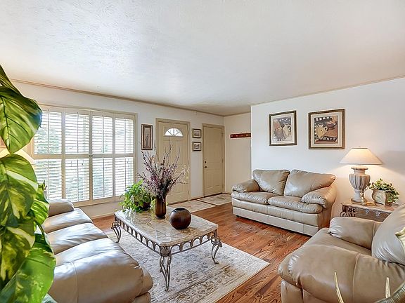 3rd image of 3006 Regal Ln