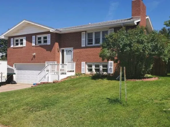 1707 Mitchell St, Laramie, WY 82072