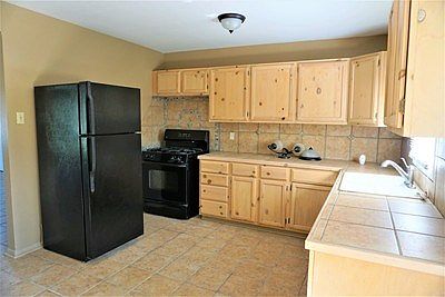 4th image of 1016 E Hutchinson St