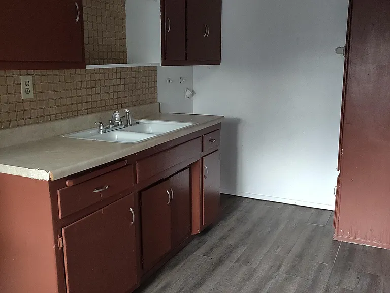 4038 1/2 Sequoia St — Photo 5